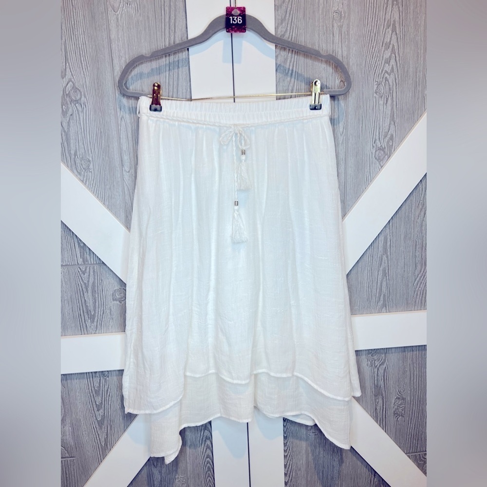 AB Studio White Skirt, Size S
Boho Flowy, Handkerchief Hem, Fairycore